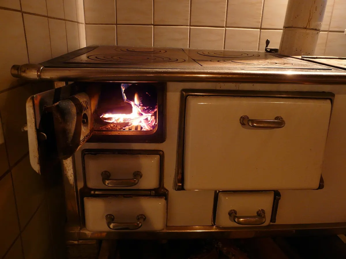 Wood Stove vs. Pellet Stove: Which Is Better for a Country Home?